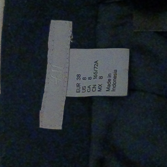 Dark Navy H&M Skirt (8) - Picture 3 of 4